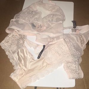 VS Victoria’s Secret lot bralette and underwear